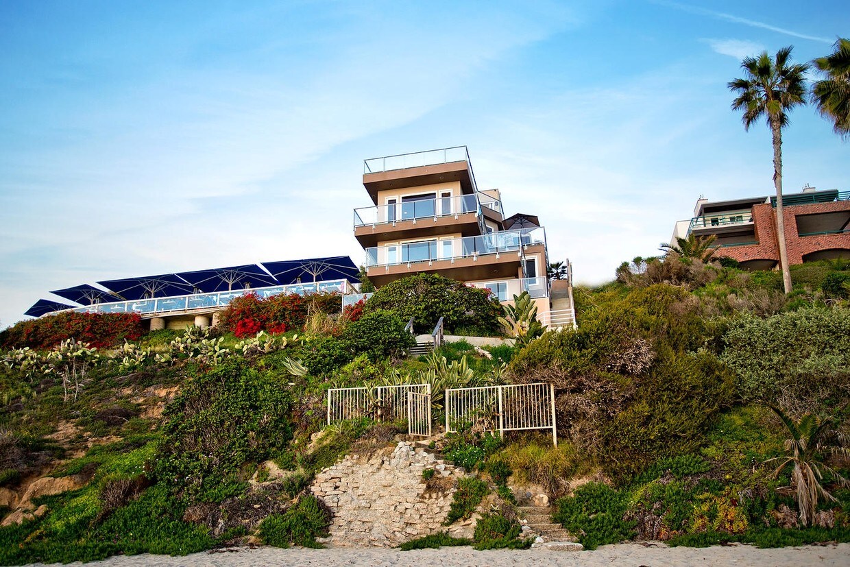 Primary Photo - Main Beach Estate