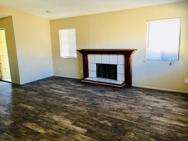 Building Photo - 37007 Pond Ave