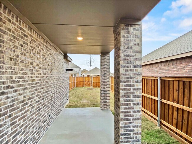 Building Photo - 2333 Larimar Dr