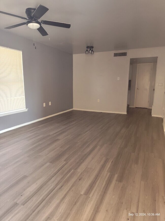 Foto del edificio - 7404 Hanzi Dr