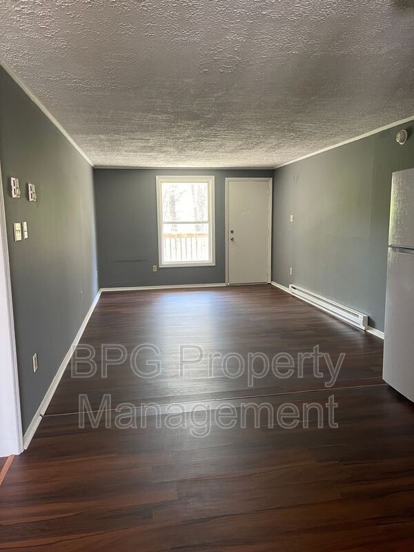 Building Photo - 123 Circle Dr