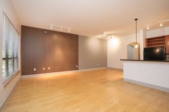 Building Photo - 1901 Post Oak Blvd