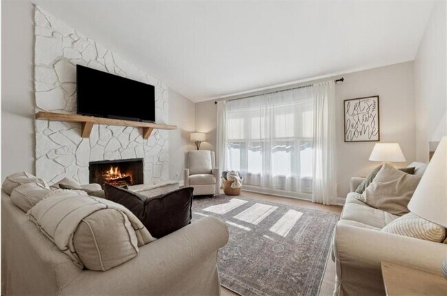 Foto del edificio - 102 Hunters Mill Rd