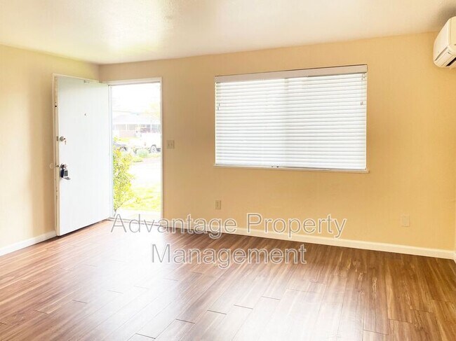 Foto del edificio - 588 NW Oak Ave