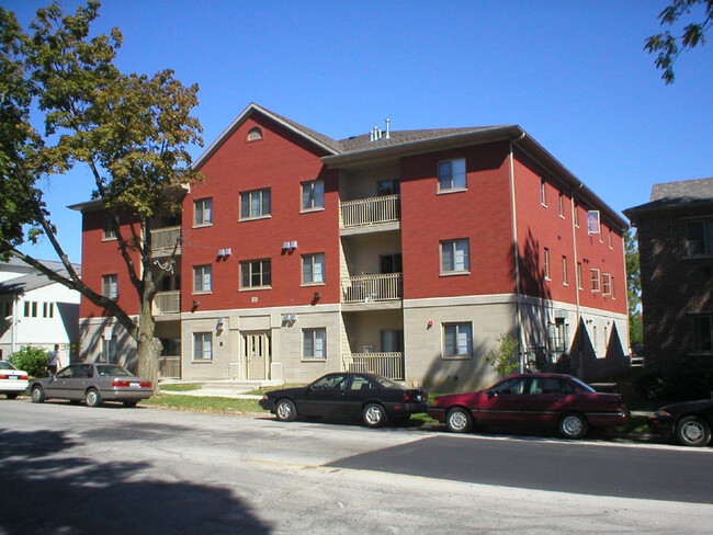 Building Photo - 512 S Dubuque St