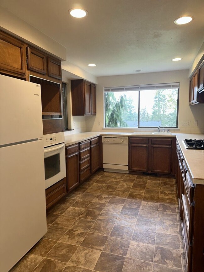 Foto del edificio - RENT SPECIAL! $1,000 OFF FIRST MONTH'S RENT!