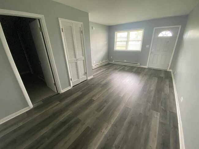Building Photo - 29837 IL-50