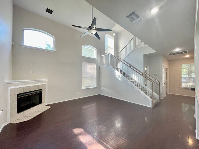 Foto del edificio - Spacious Home with Multiple Outdoor Living...