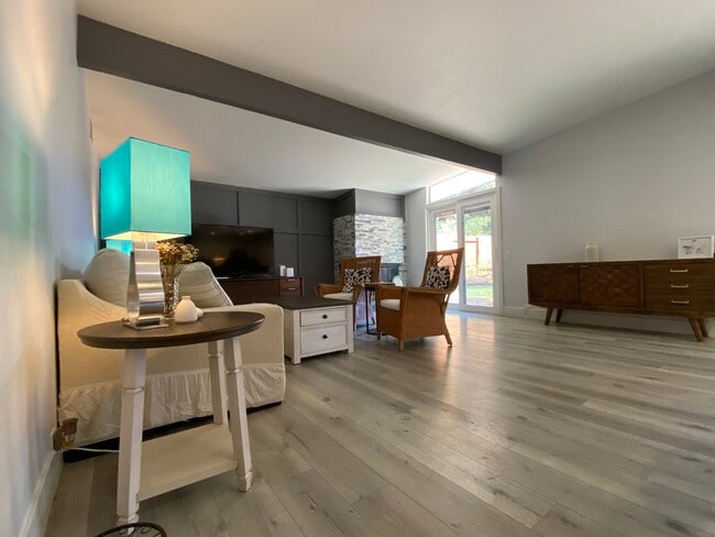 Foto del edificio - 7614 Northeast Cir