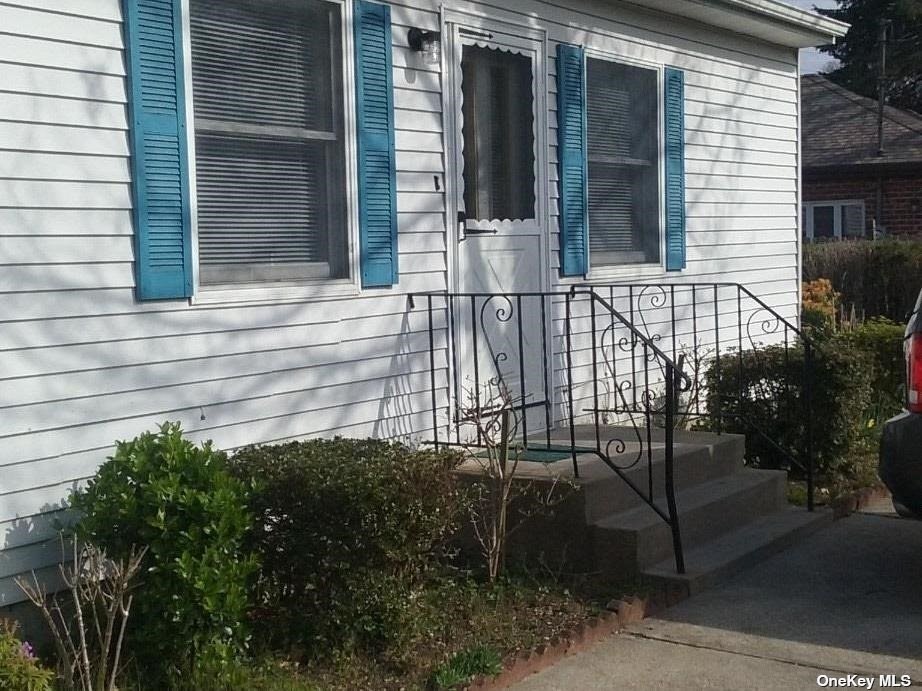 Primary Photo - 1331 Manor Ln