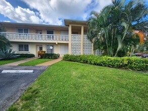 Building Photo - 1560 NW 18th Ave