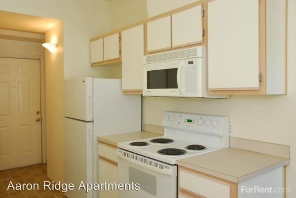 Building Photo - 900 Aaron Dr
