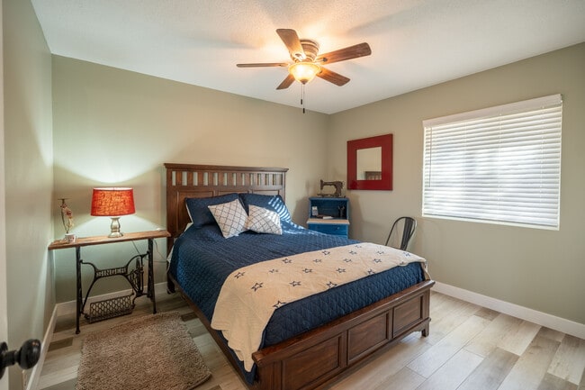 Building Photo - 36070 Valencia Way