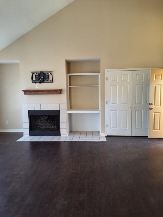 Living room - 5748 Mill Creek Dr