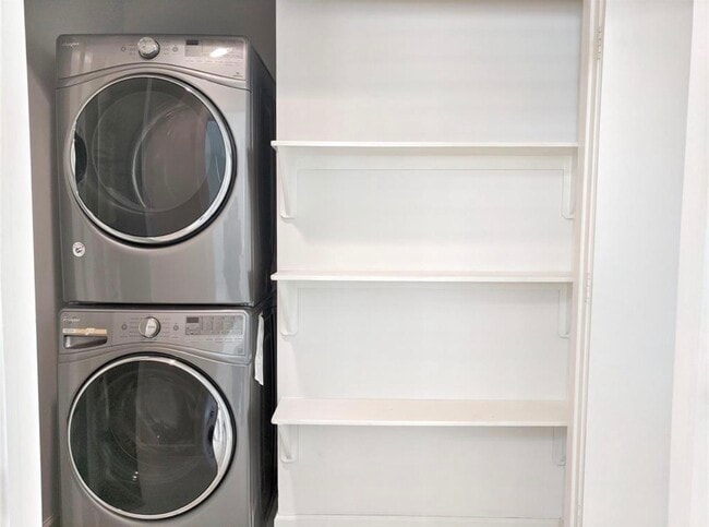 Building Photo - 3730 Main Poplar Dr