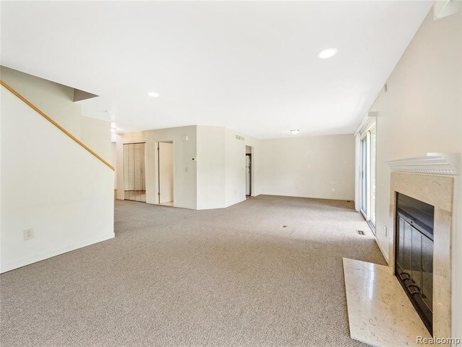 Building Photo - 4291 Foxpointe Dr