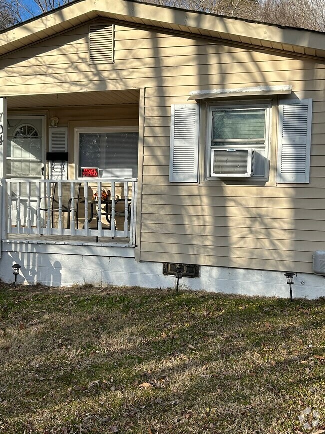 Building Photo - 704 3rd St