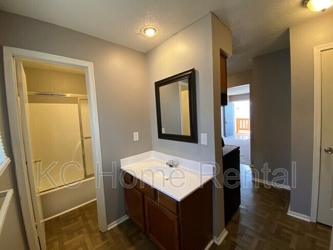Foto del edificio - 561 N Somerset Terrace