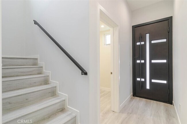 Foto del edificio - 9035 Rathburn Ave