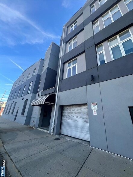 Foto del edificio - 308-310 Passaic Ave