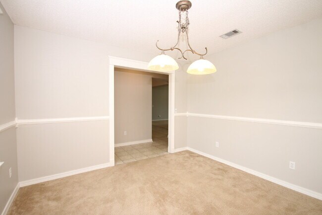 Building Photo - Spacious 3/2 Brick Home with Screened Porc...