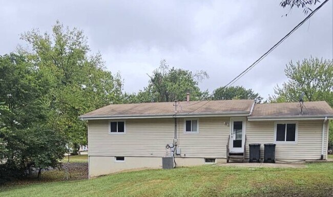 Building Photo - 1170 Karon Dr