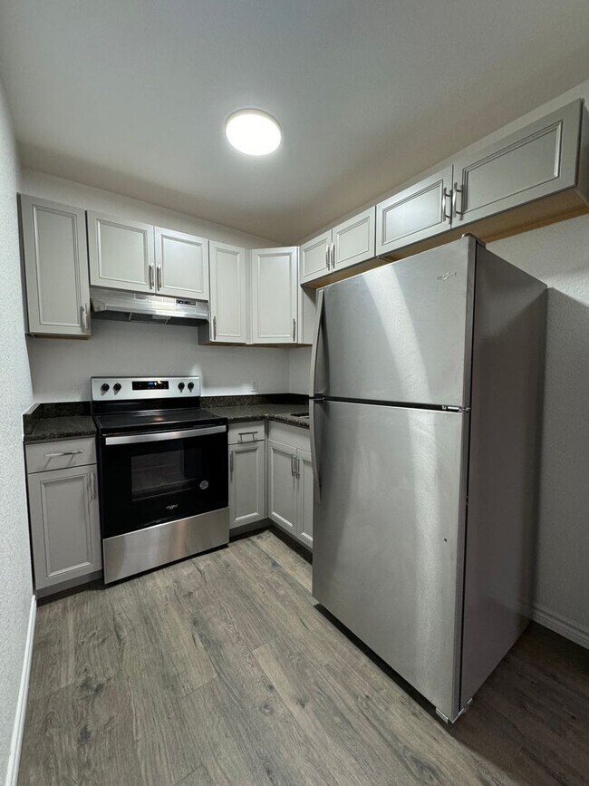 Building Photo - $895 AND BY FORT HOOD!!!  WATER & TRASH IN...
