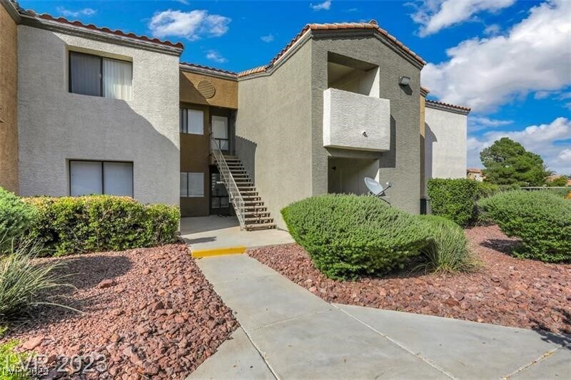 Primary Photo - 3151 N Soaring Gulls Dr