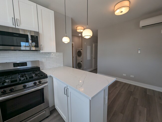 Foto del edificio - 3937 N Janssen Ave