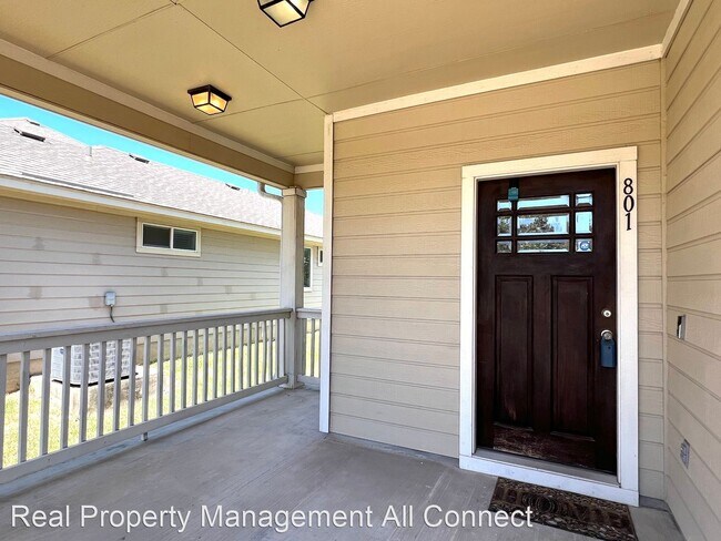 Building Photo - 3 br, 2.5 bath House - 801 Alamo Plaza Dr
