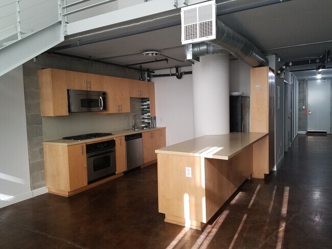 Building Photo - 1130 S FLOWER St