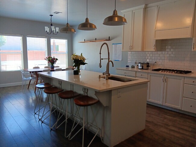 Building Photo - Beautiful single family home in Little Valley - PET FRIENDLY