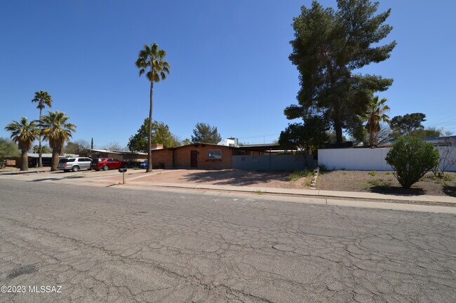 Building Photo - 7118 E Elbow Bay Dr