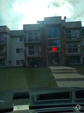 Building Photo - 2337 John Rolfe Dr