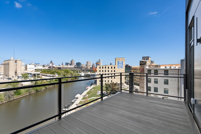 20 X 9 Balcony with Panoramic Views of The City and River - 640 W Freshwater Way