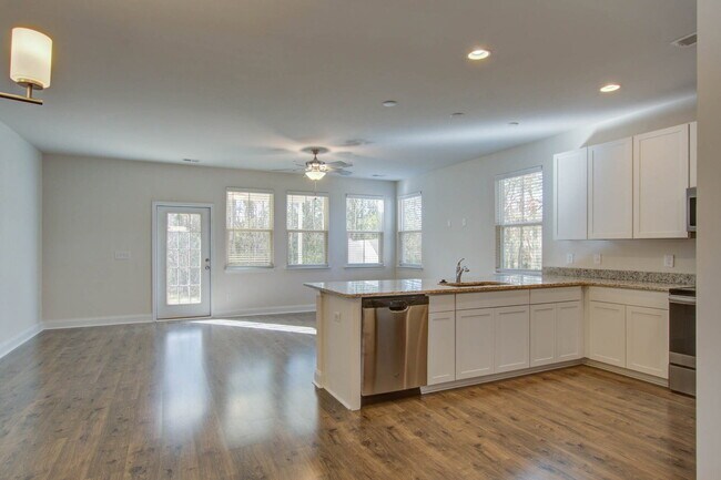 Foto del edificio - 7821 Montview Rd