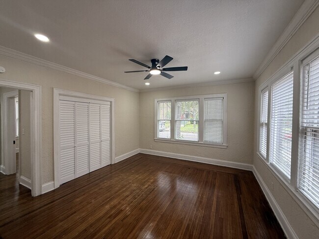 Foto del edificio - 2738 Riverside Ave