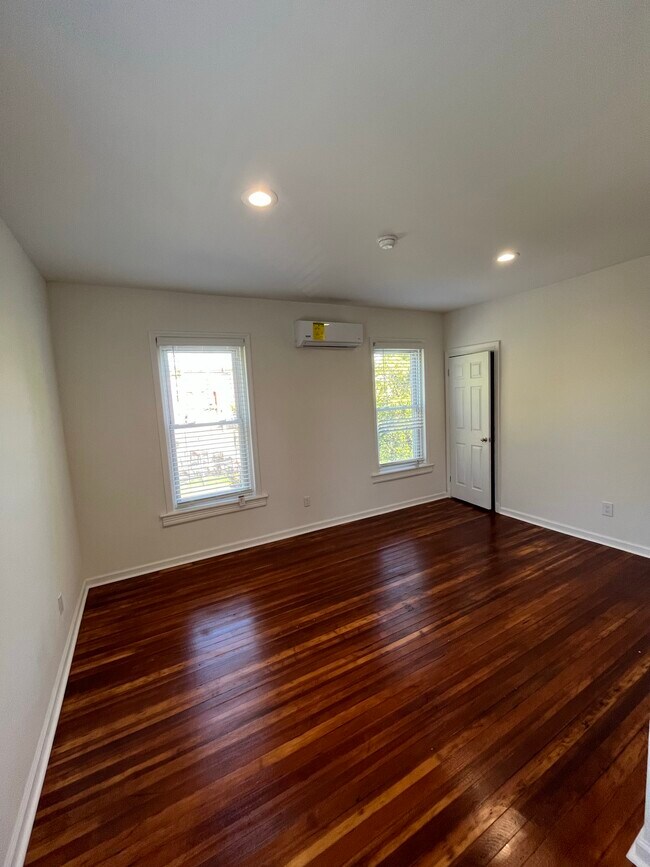 Building Photo - 442 W Hanover St