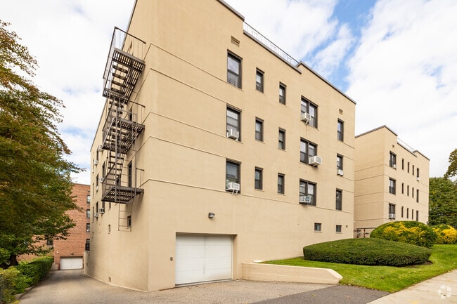 Building Photo - 11 Wooleys Ln