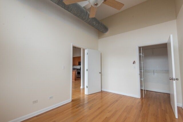 Building Photo - 1137 N Wood St