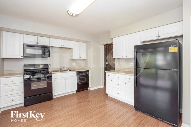 Foto del edificio - 644 N Ashbury Ave