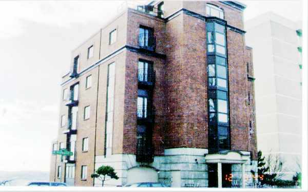 Building Photo - 105 W Highlind Dr