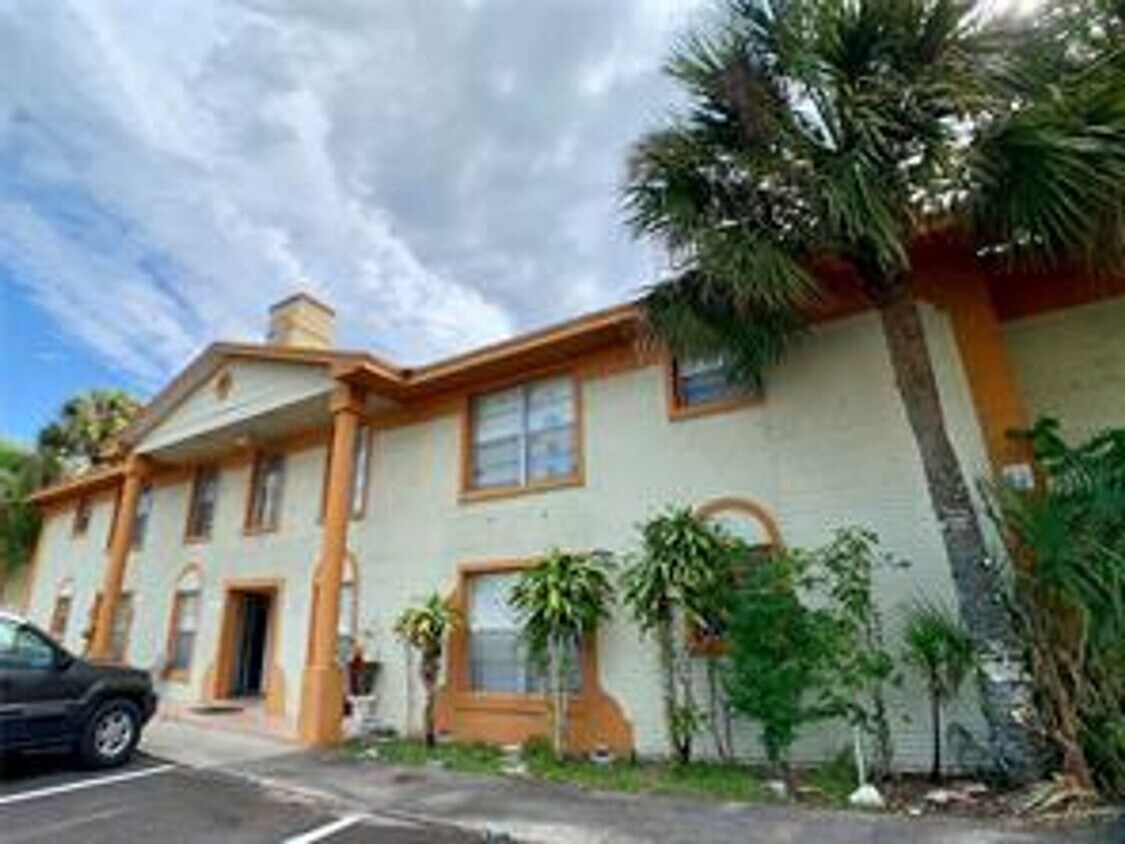 Primary Photo - Essex Park Villas Condominium