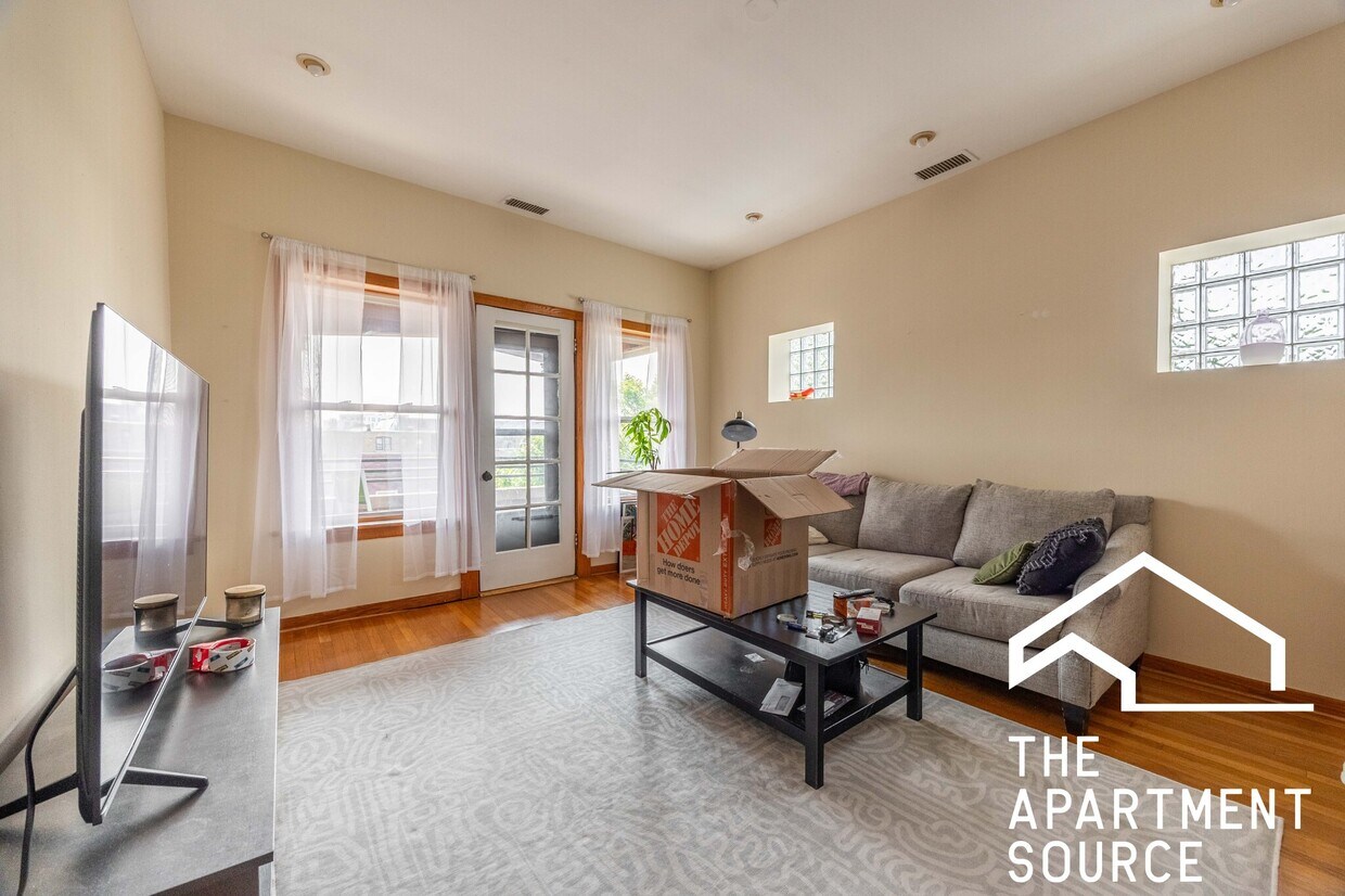 Primary Photo - 2722 N Kimball Ave