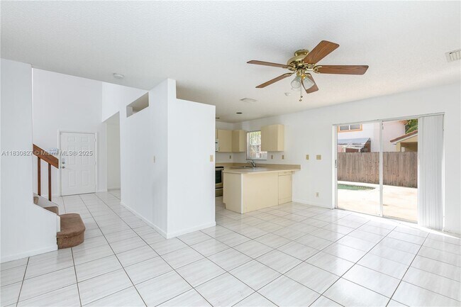 Foto del edificio - 2592 W Saratoga Dr