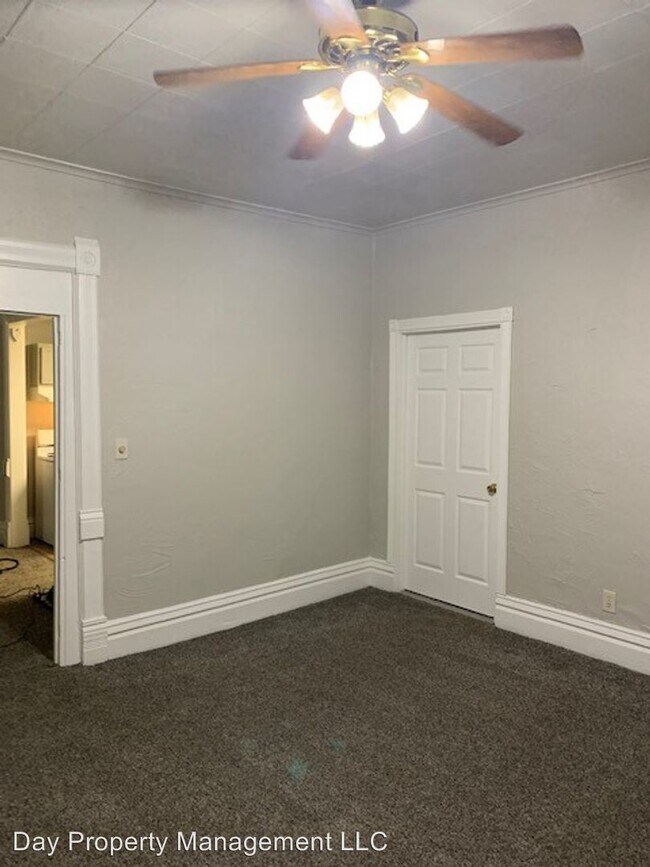 Building Photo - 3 br, 1 bath Apartment - 1400 Knapp St.