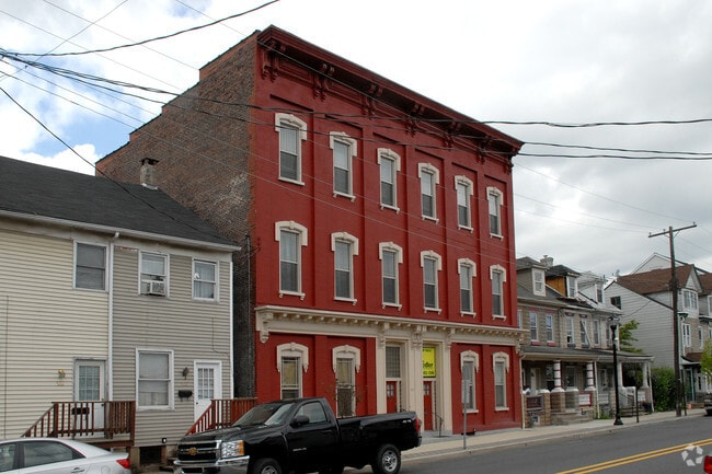 Building Photo - 518 S Main St