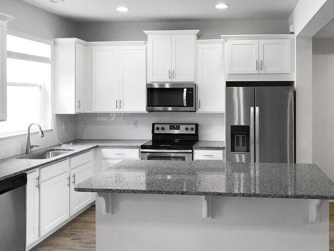 Building Photo - 5016 Skyview Ln