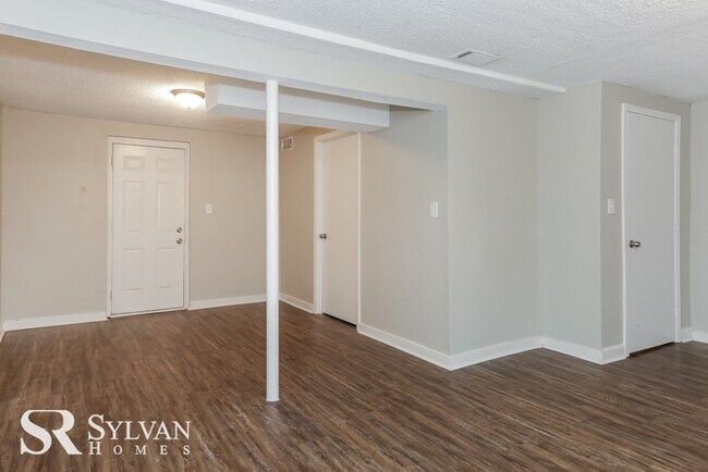 Building Photo - 4BR 2BA Riverdale brick home