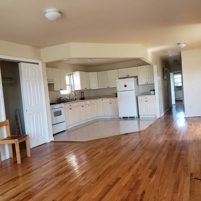 Building Photo - 506 Beach 43rd St